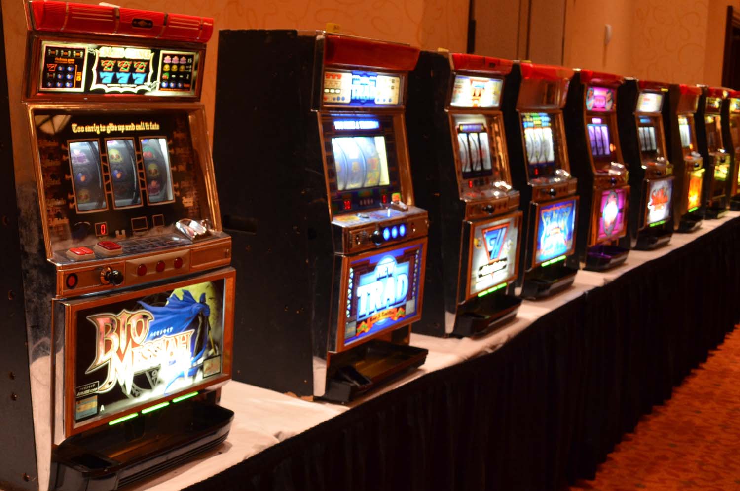 casino-night-slot-machines.jpg